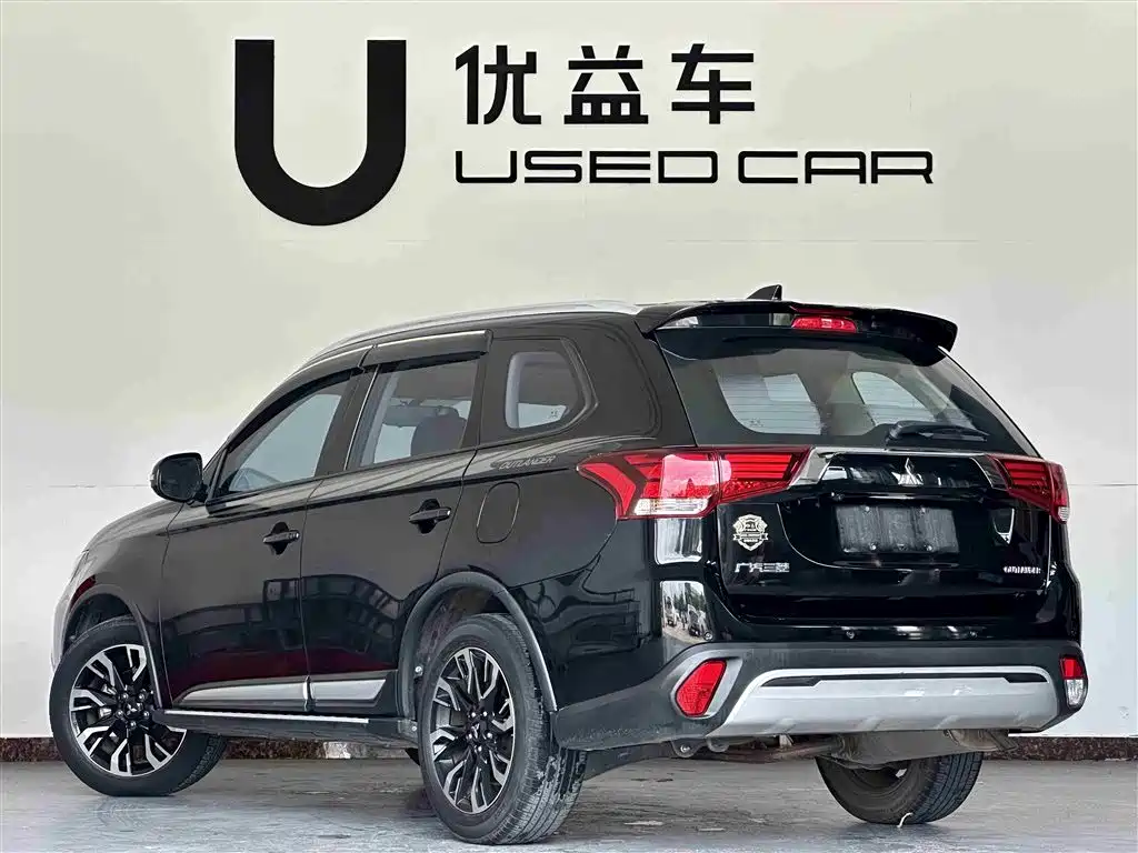 Outlander 2.0 L 2 WD Smooth Enjoyment 5-seat