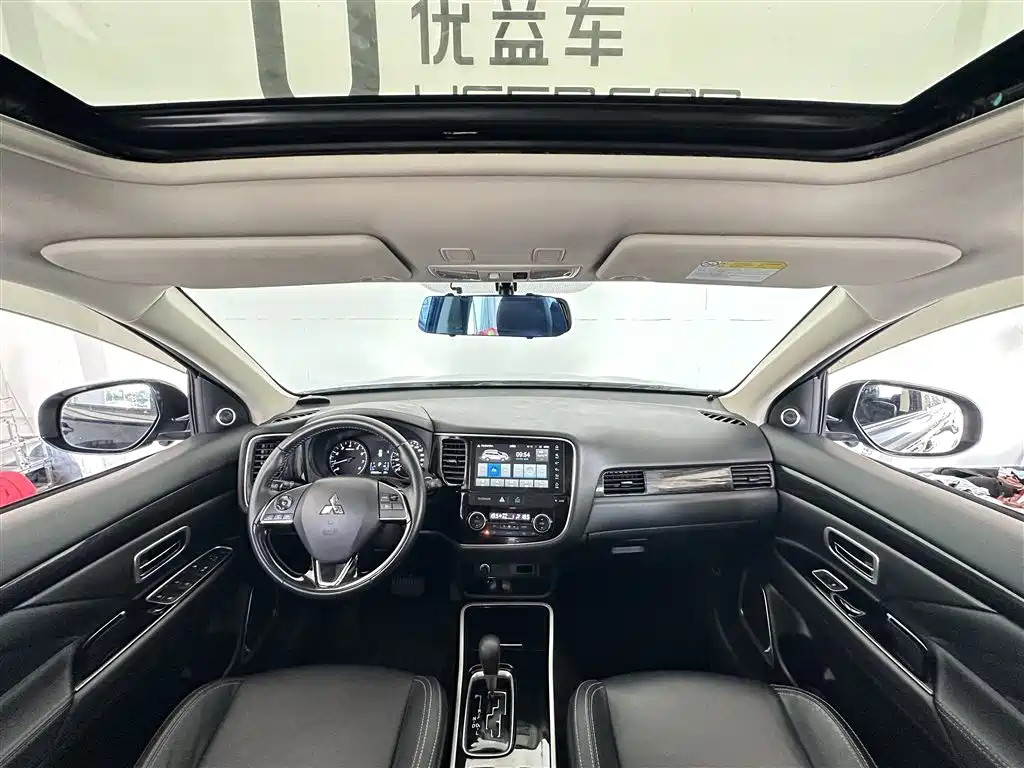 Outlander 2.0 L 2 WD Smooth Enjoyment 5-seat