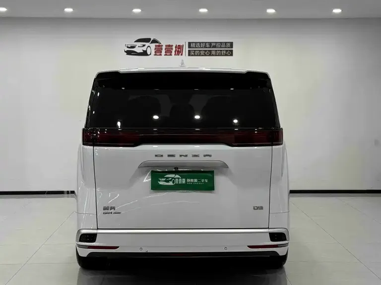 Denza D9 DM-i 970 4 WD Flagship