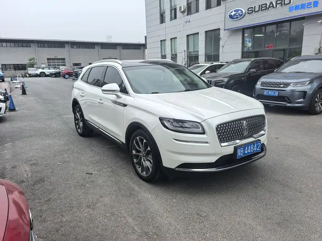 Nautilus 2.0 T 4 WD Premium
