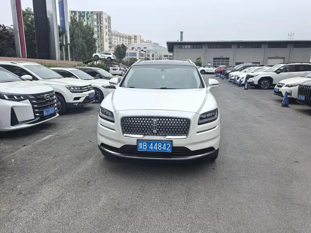 Nautilus 2.0 T 4 WD Premium