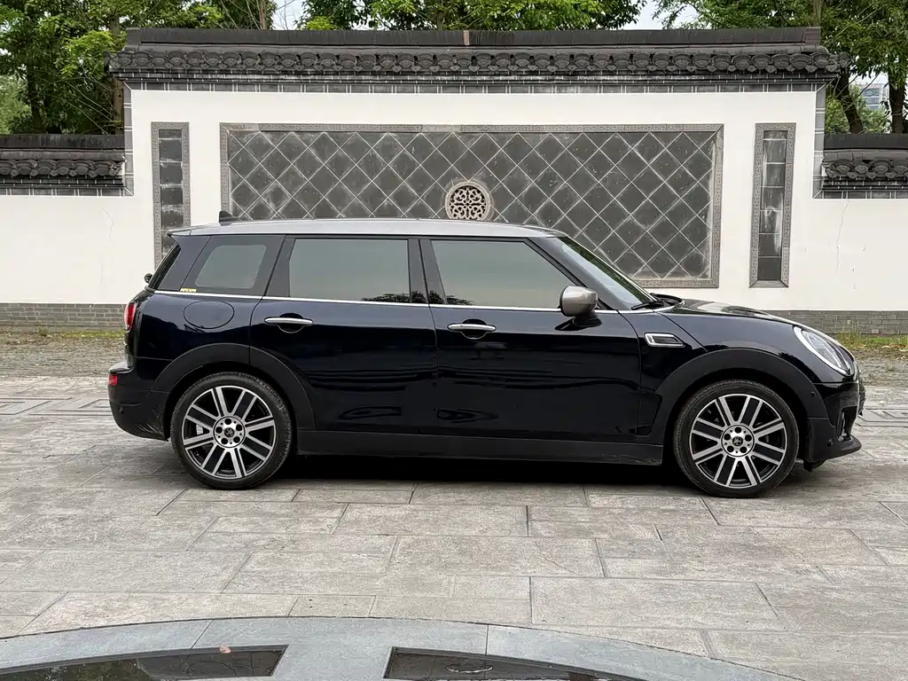 MINI CLUBMAN 1.5 T COOPER Connoisseur