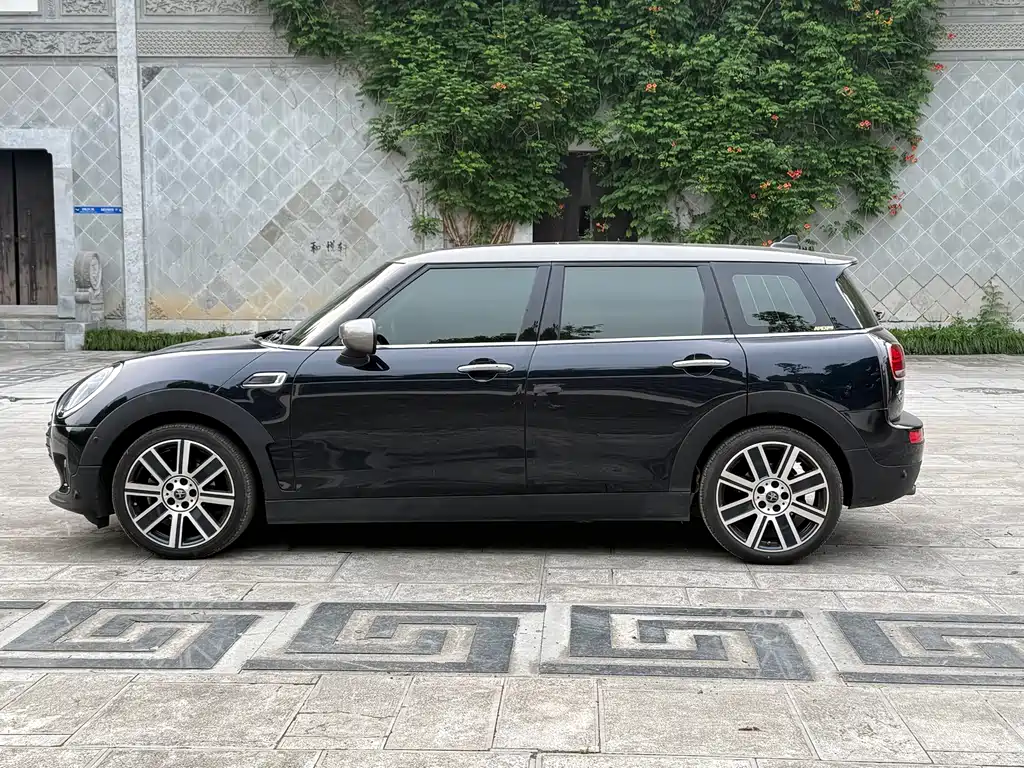 MINI CLUBMAN 1.5 T COOPER Connoisseur