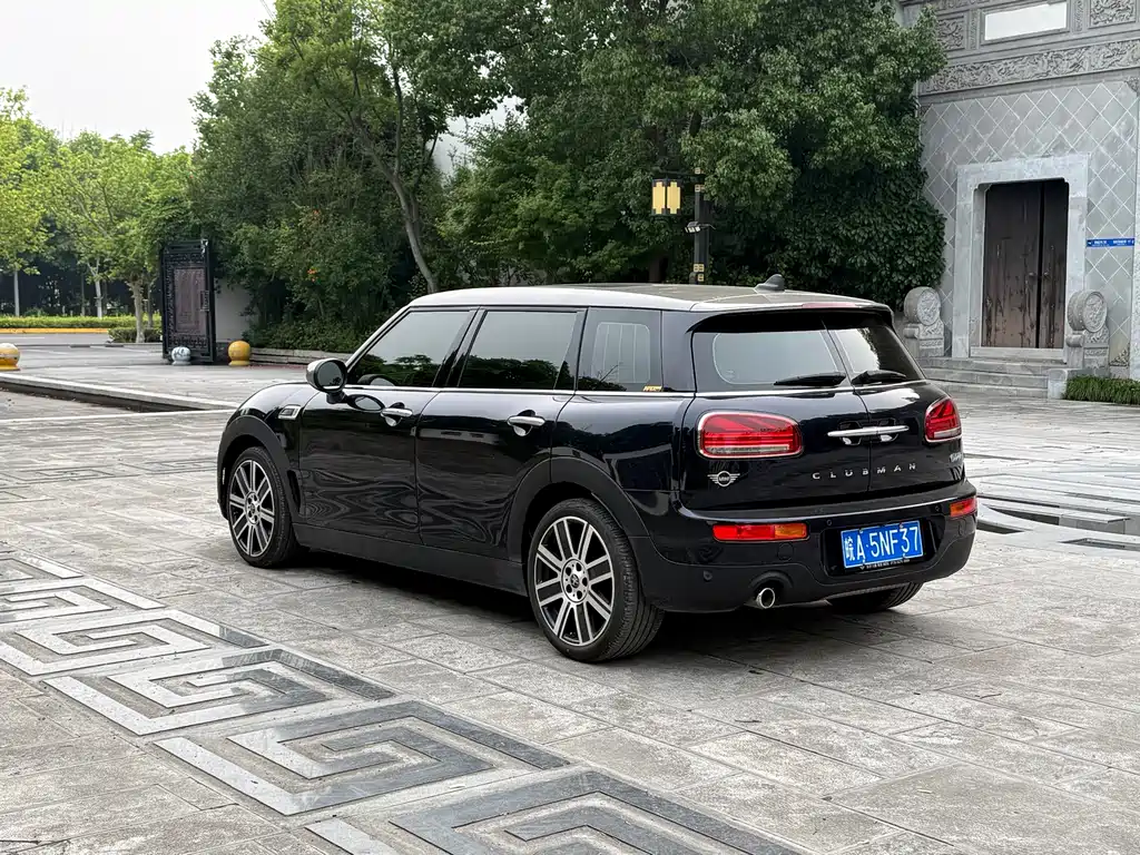 MINI CLUBMAN 1.5 T COOPER Connoisseur