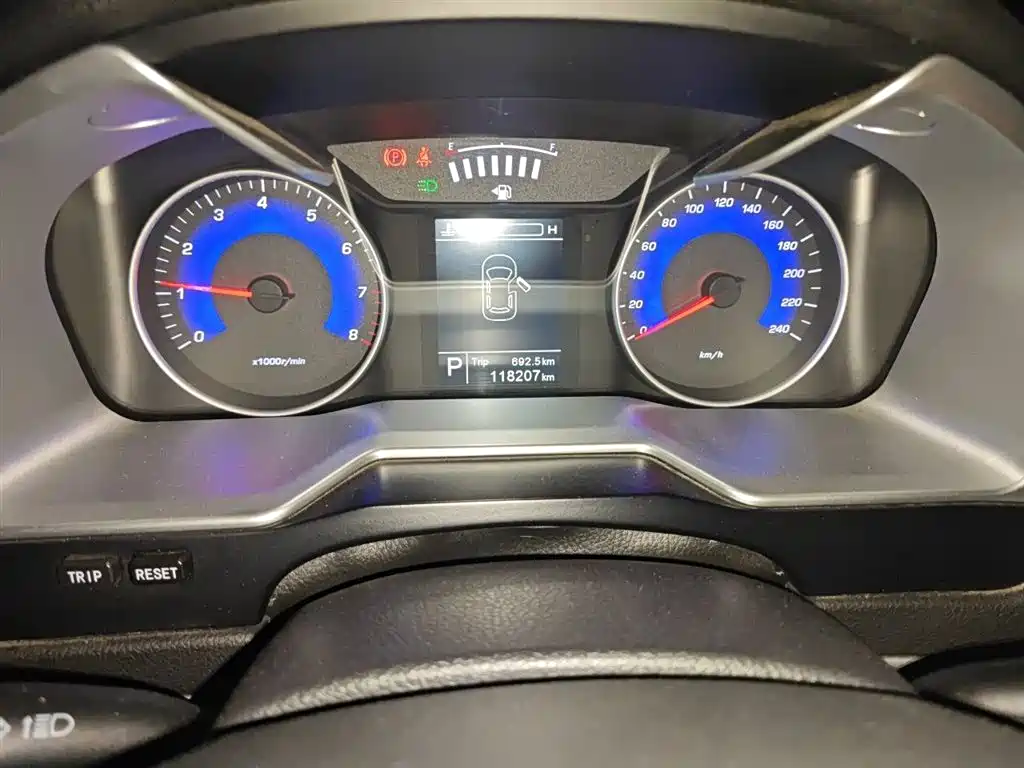 Emgrand Sedan 1.5 L CVT Upward