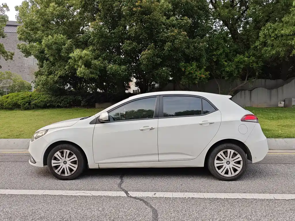 MG5 1.5 L Auto Luxury