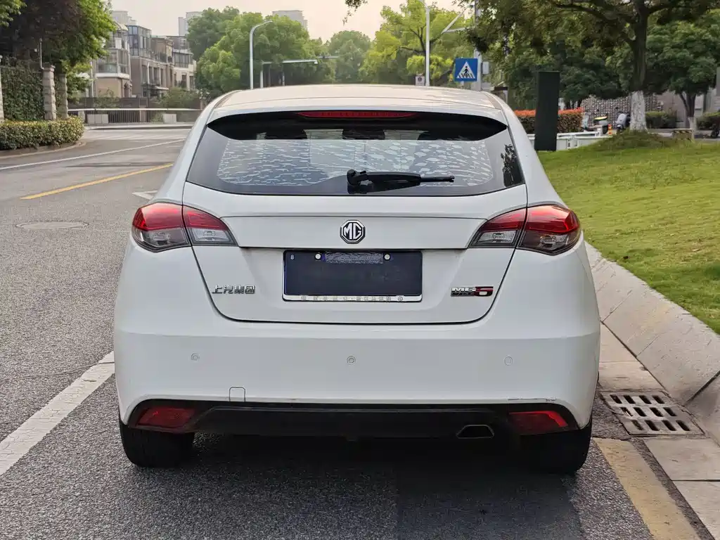 MG5 1.5 L Auto Luxury