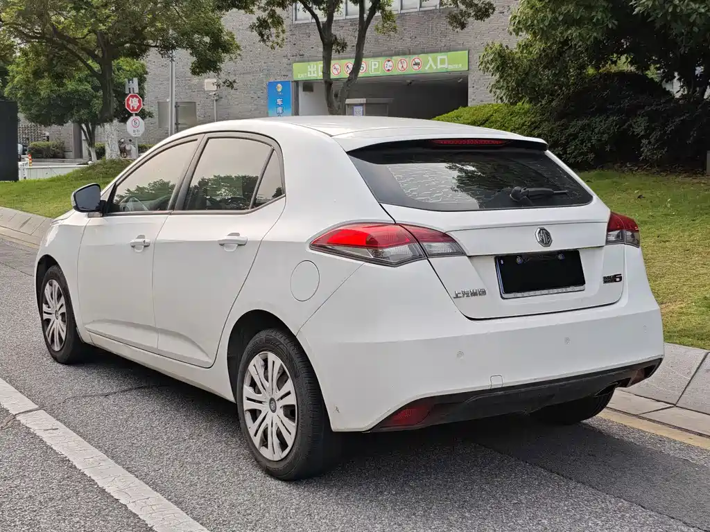 MG5 1.5 L Auto Luxury