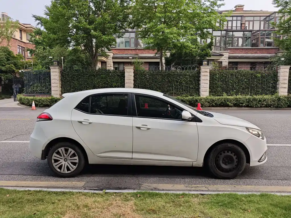MG5 1.5 L Auto Luxury