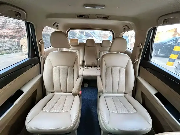 Baojun 730 1.5 L Manual Comfort 7-seat