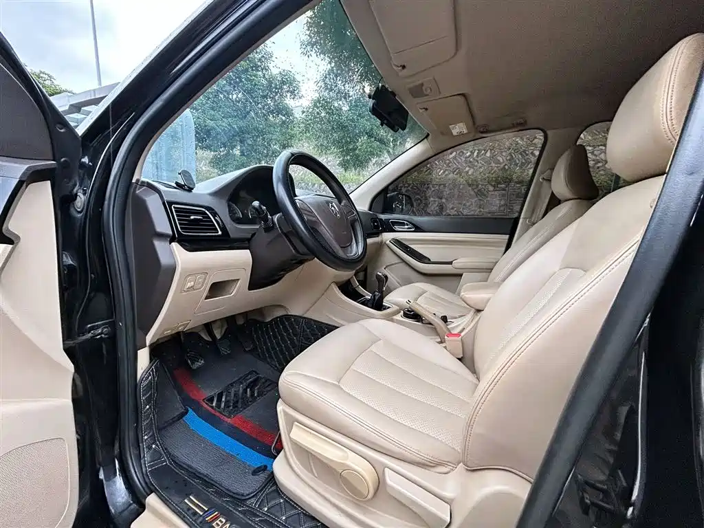 Baojun 730 1.5 L Manual Comfort 7-seat