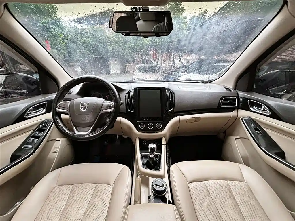 Baojun 730 1.5 L Manual Comfort 7-seat
