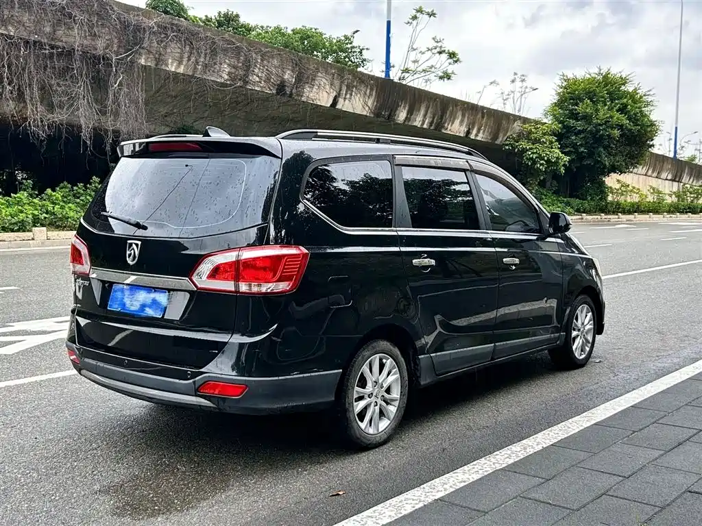 Baojun 730 1.5 L Manual Comfort 7-seat