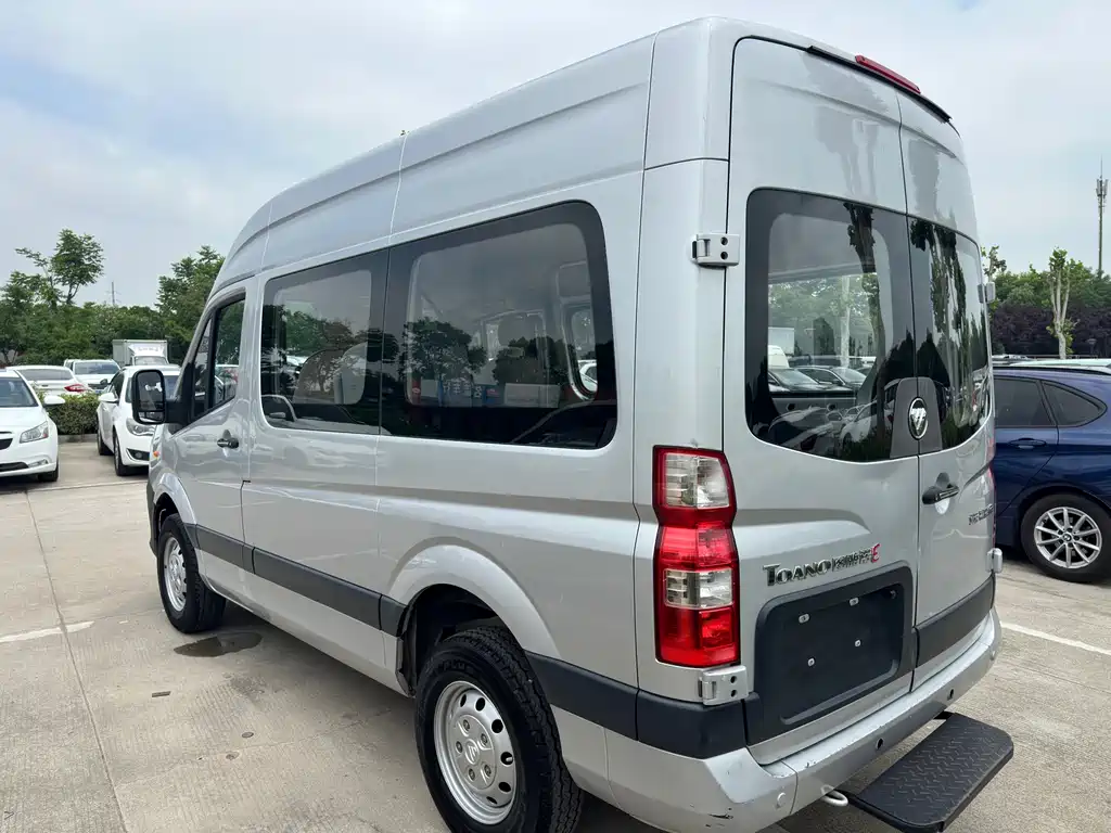 Toano 2.5 T Manual Highway SWB Mid Roof 5 6-seat4 J25 TC3