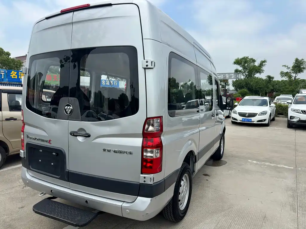 Toano 2.5 T Manual Highway SWB Mid Roof 5 6-seat4 J25 TC3