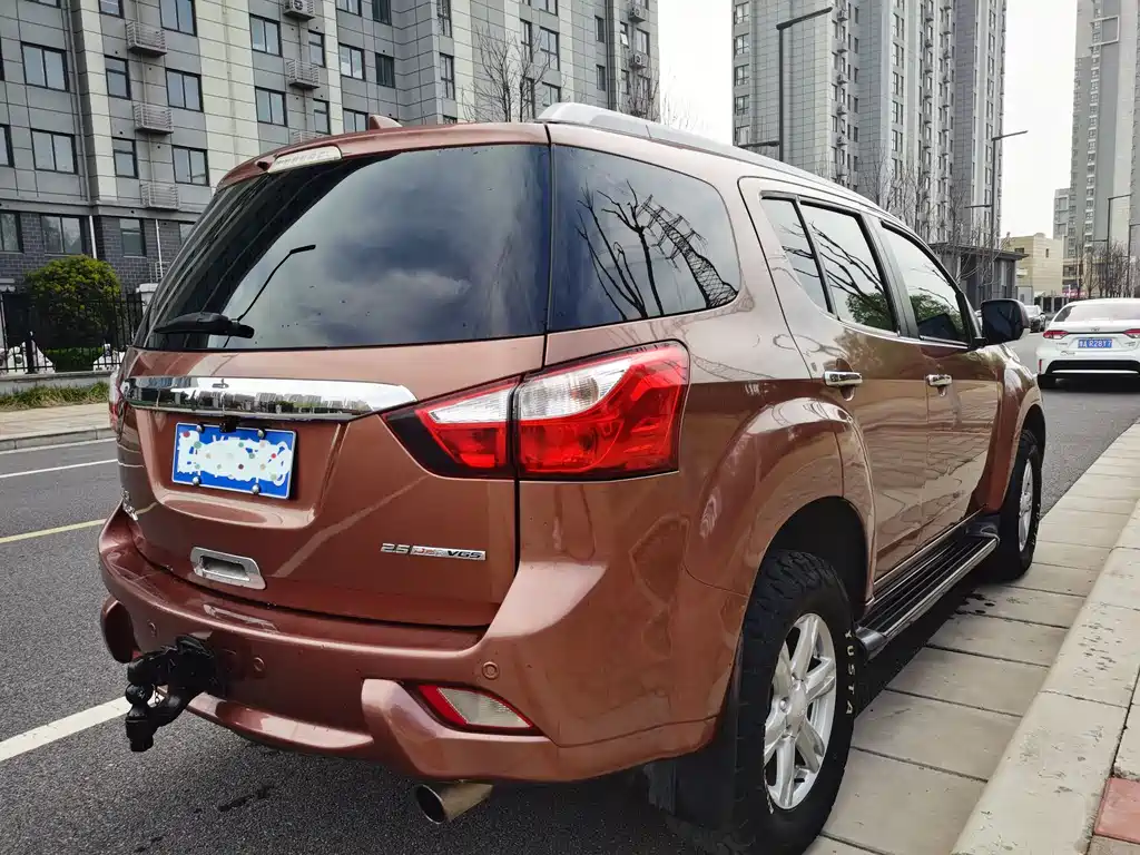 mu-X mu-X牧游侠 2015款 2.5 T 两驱自动畅游型 7座