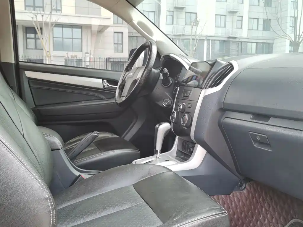 mu-X mu-X牧游侠 2015款 2.5 T 两驱自动畅游型 7座