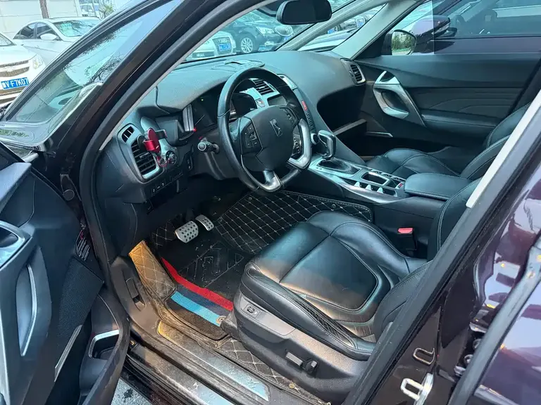 DS 5 1.6 T Luxury THP200