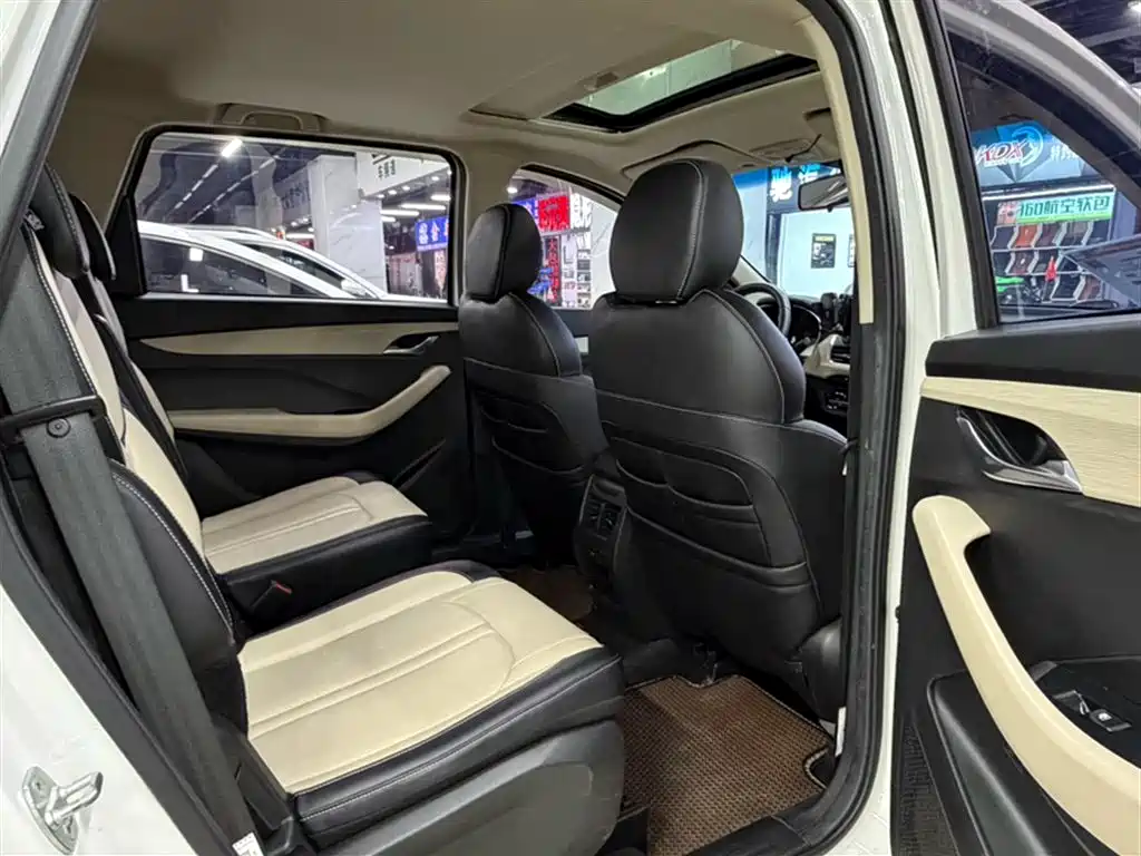 Baojun 360 1.5 L Auto Luxury CN-V