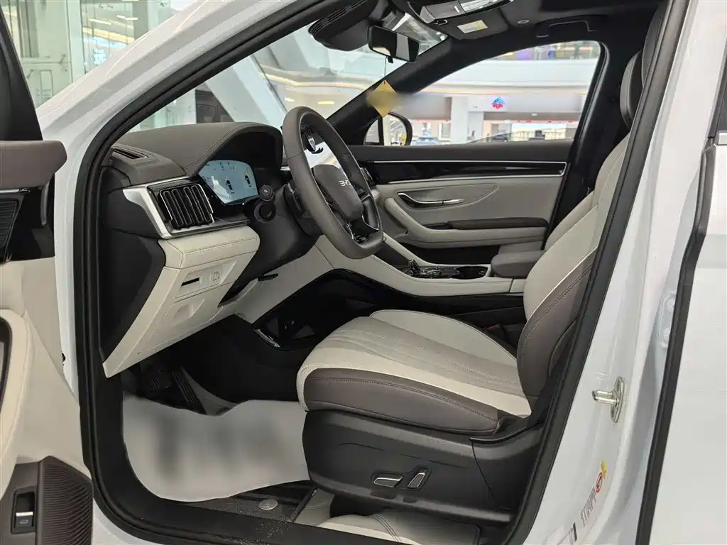 Song PLUS NEV DM-i Smart Drive 112 KM Honored