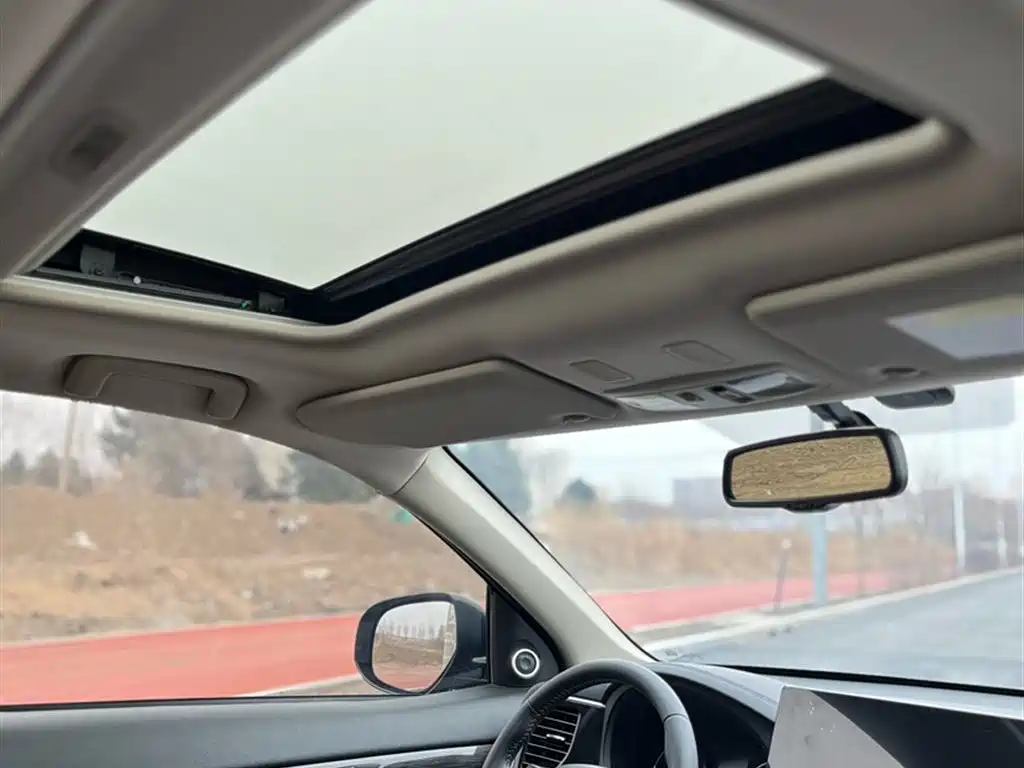 Outlander 2.0 L 2 WD Smooth Enjoyment 5-seat