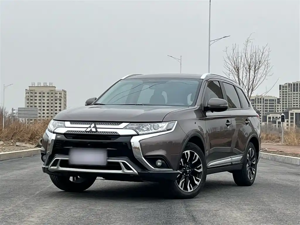 Outlander 2.0 L 2 WD Smooth Enjoyment 5-seat