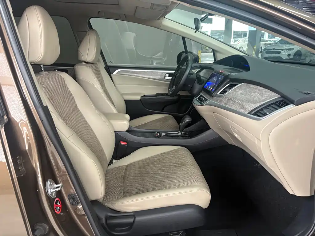 Jade 1.8 L Auto Comfort 5-seat
