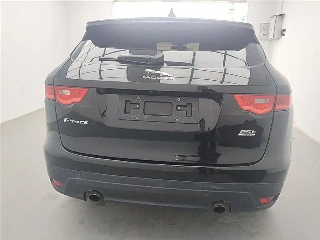 Jaguar F-PACE 2.0 T 4 WD Urban Premium