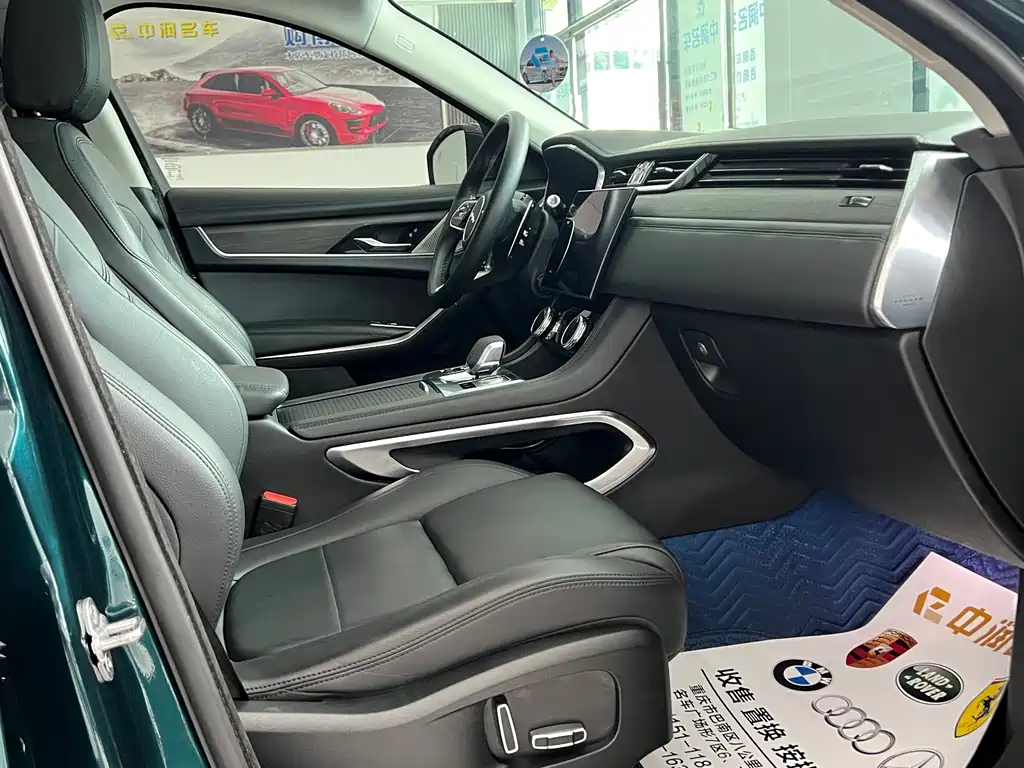 Jaguar F-PACE 250 PS