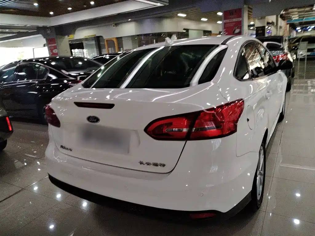 Focus Sedan Classic 1.6 L Auto Style Smart Travel
