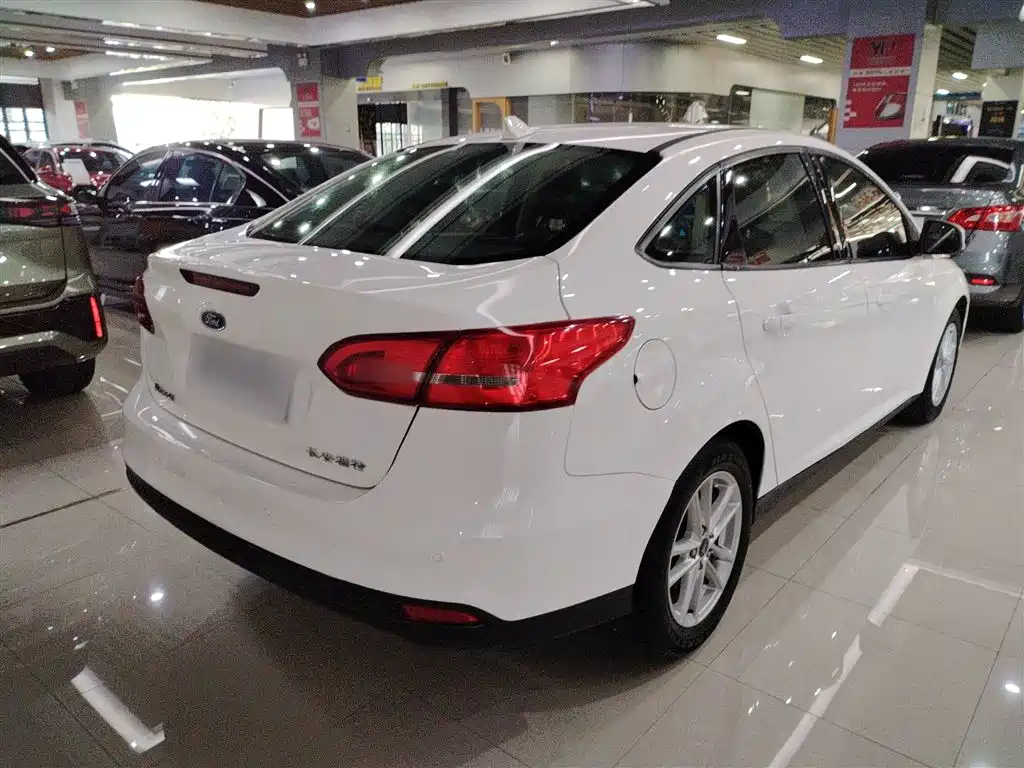 Focus Sedan Classic 1.6 L Auto Style Smart Travel