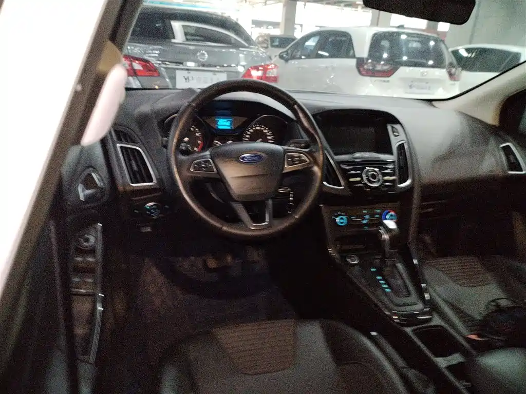 Focus Sedan Classic 1.6 L Auto Style Smart Travel
