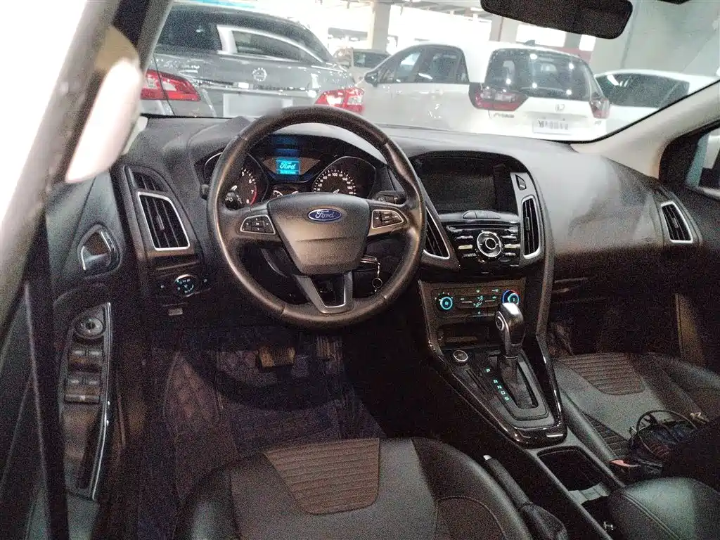 Focus Sedan Classic 1.6 L Auto Style Smart Travel