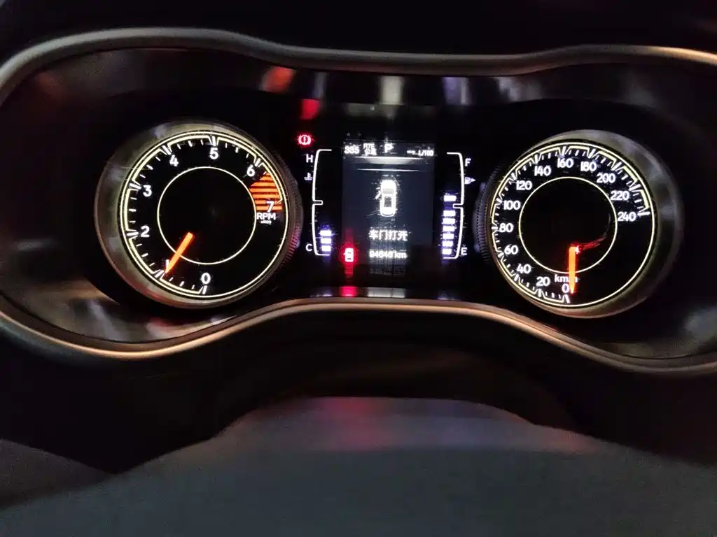 Cherokee 2.4 L Leading