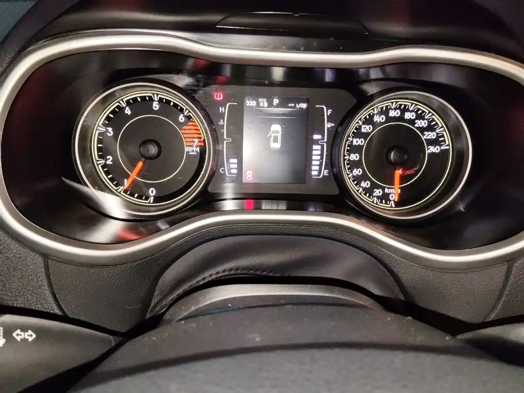 Cherokee 2.4 L Leading