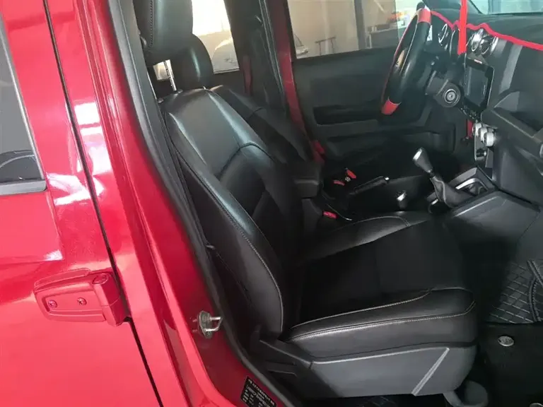 BAIC BJ40 40 L 2.0 T Manual 4 WD Distinguished