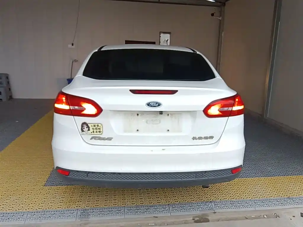 Focus Sedan 1.6 L Auto Comfort