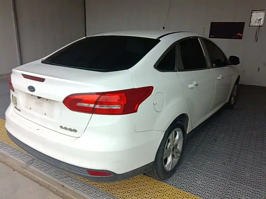 Focus Sedan 1.6 L Auto Comfort