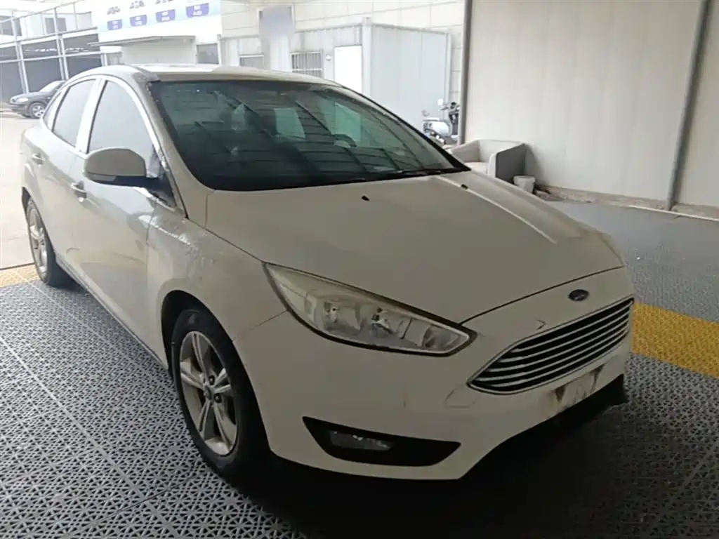 Focus Sedan 1.6 L Auto Comfort