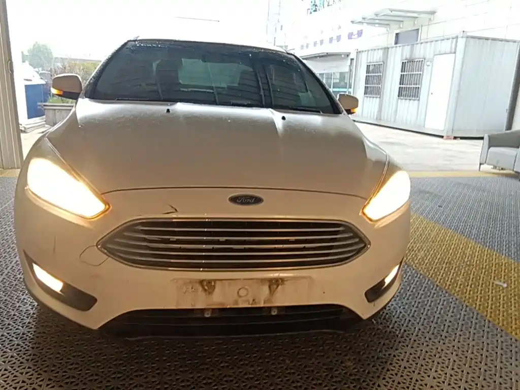 Focus Sedan 1.6 L Auto Comfort