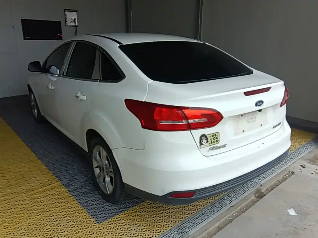 Focus Sedan 1.6 L Auto Comfort
