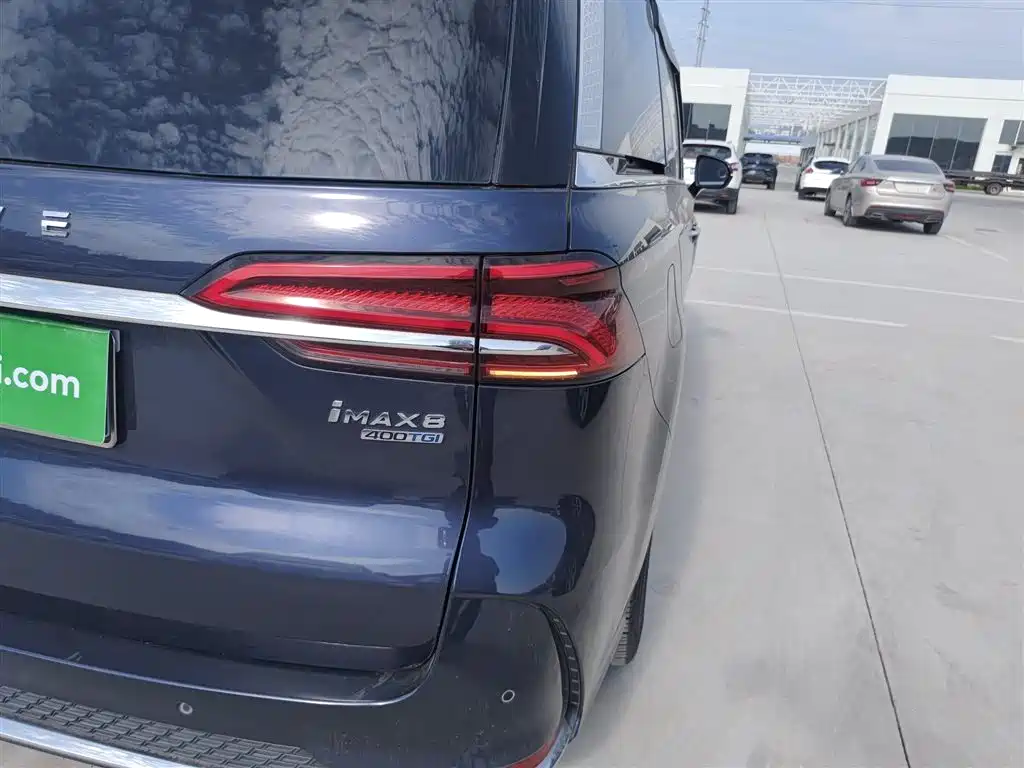 Roewe iMAX8 400 TGI Flagship