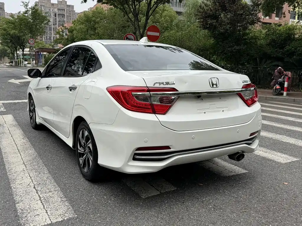Crider 1.8 L CVT Luxury