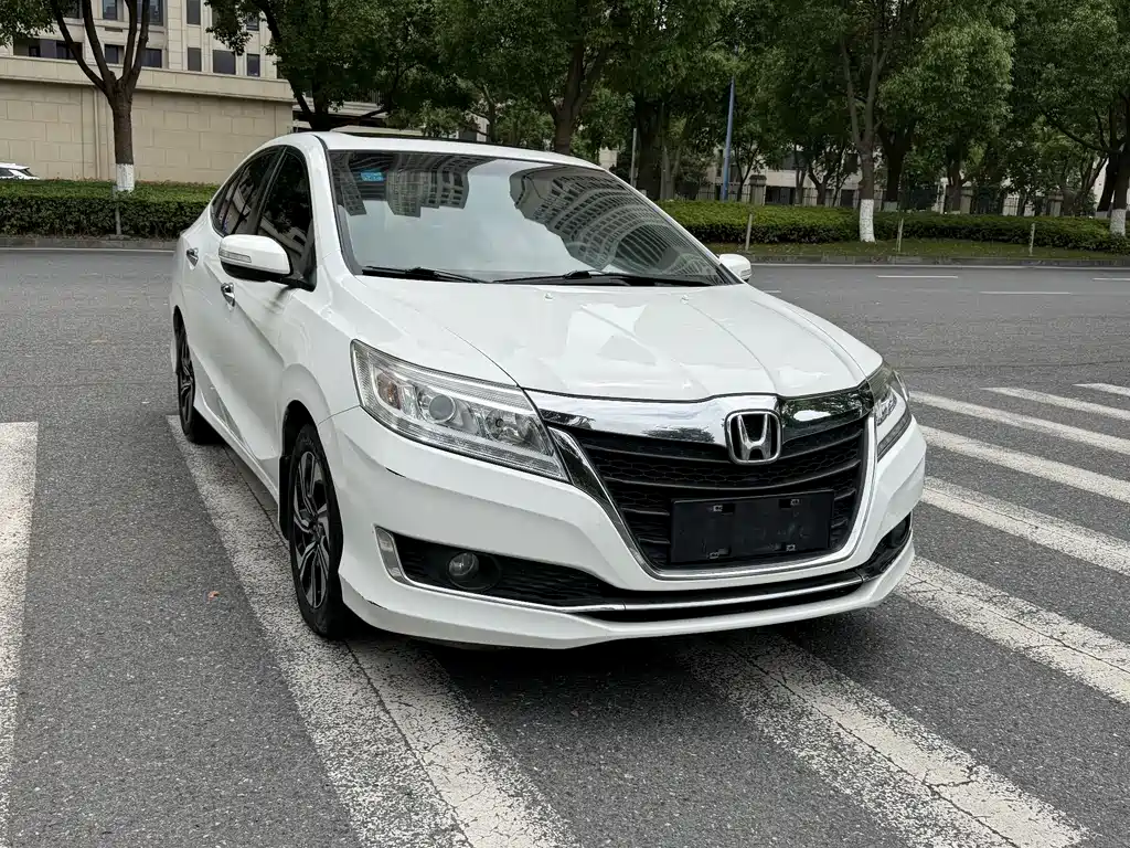 Crider 1.8 L CVT Luxury