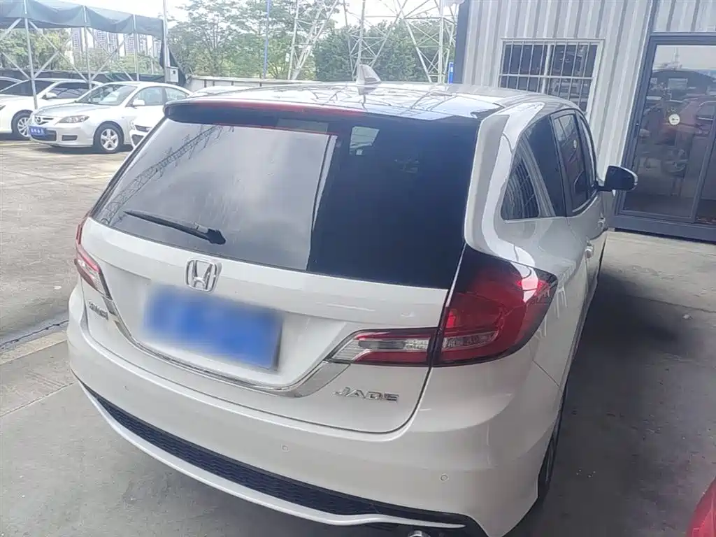 Jade 1.8 L Auto Comfort 5-seat
