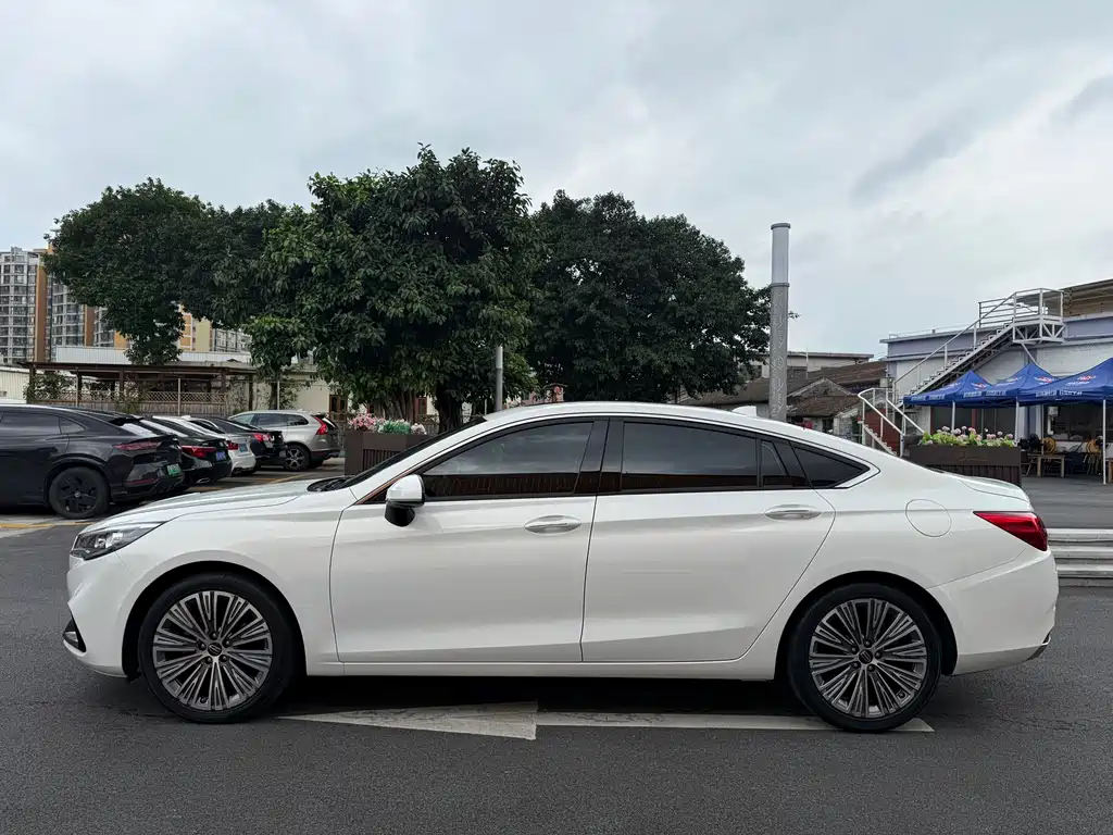 Hongqi H5 Classic 1.5 T DCT Flagship Charm