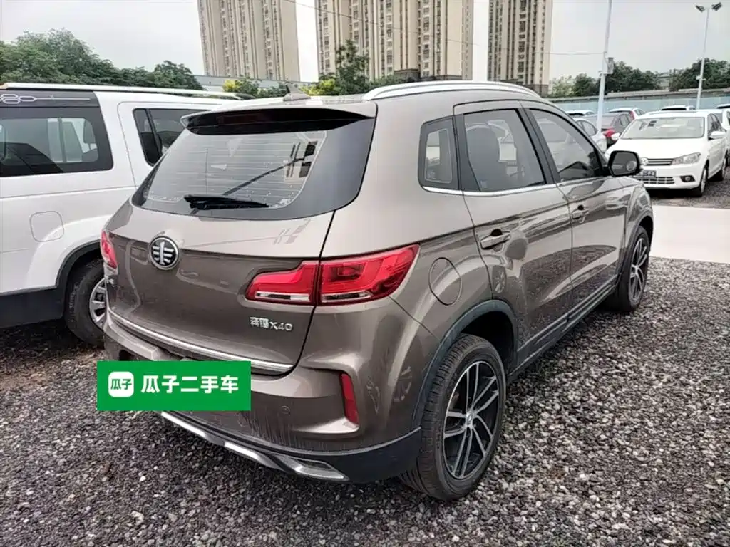 Besturn X40 1.6 L Auto Luxury