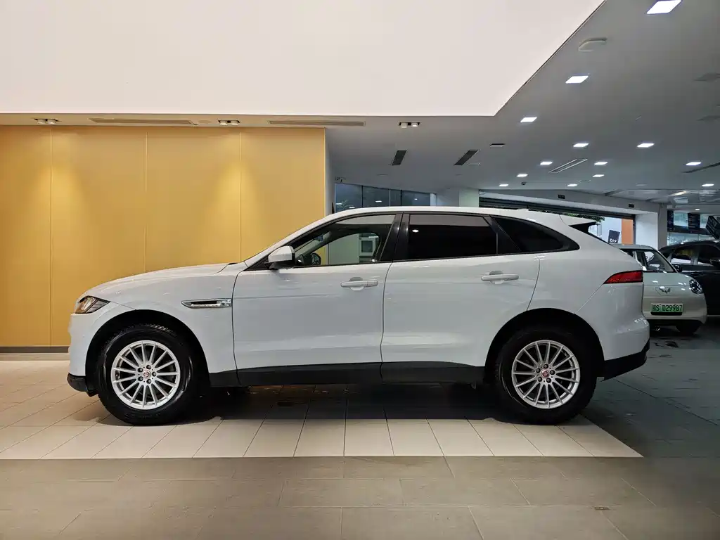 Jaguar F-PACE 2.0 T 4 WD Urban Premium