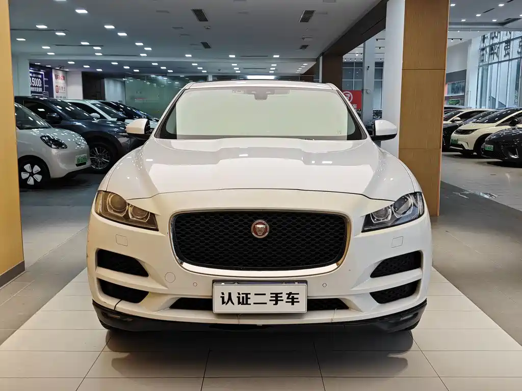 Jaguar F-PACE 2.0 T 4 WD Urban Premium