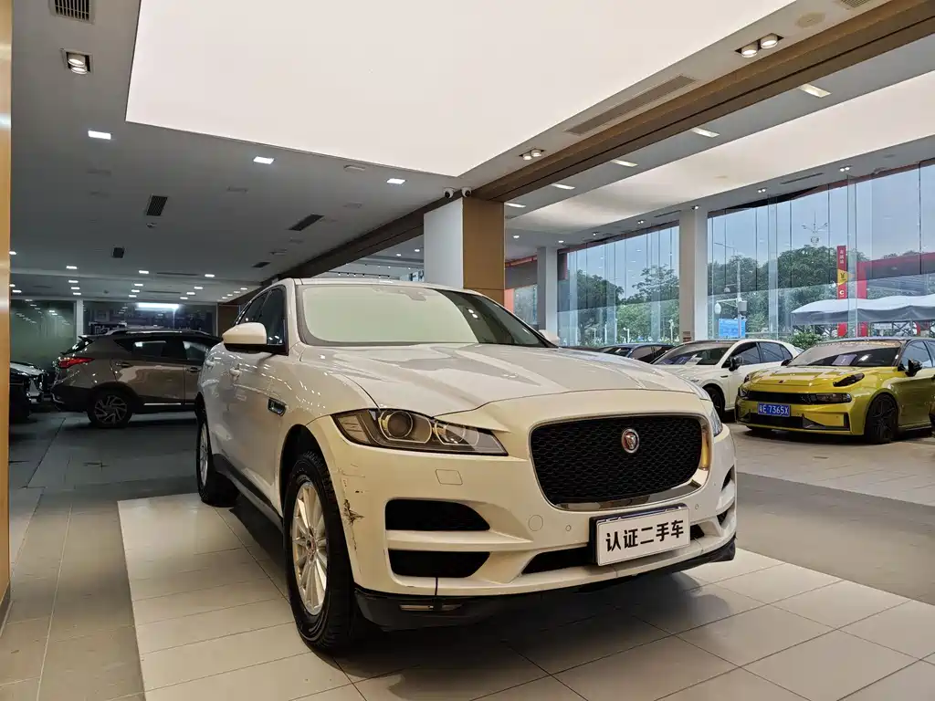 Jaguar F-PACE 2.0 T 4 WD Urban Premium